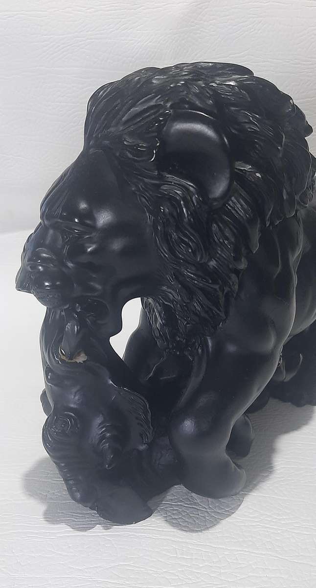 MAJESTIC LION vs WARTHOG RESIN SCULPTURE - EXQUISITE WILDLIFE ART