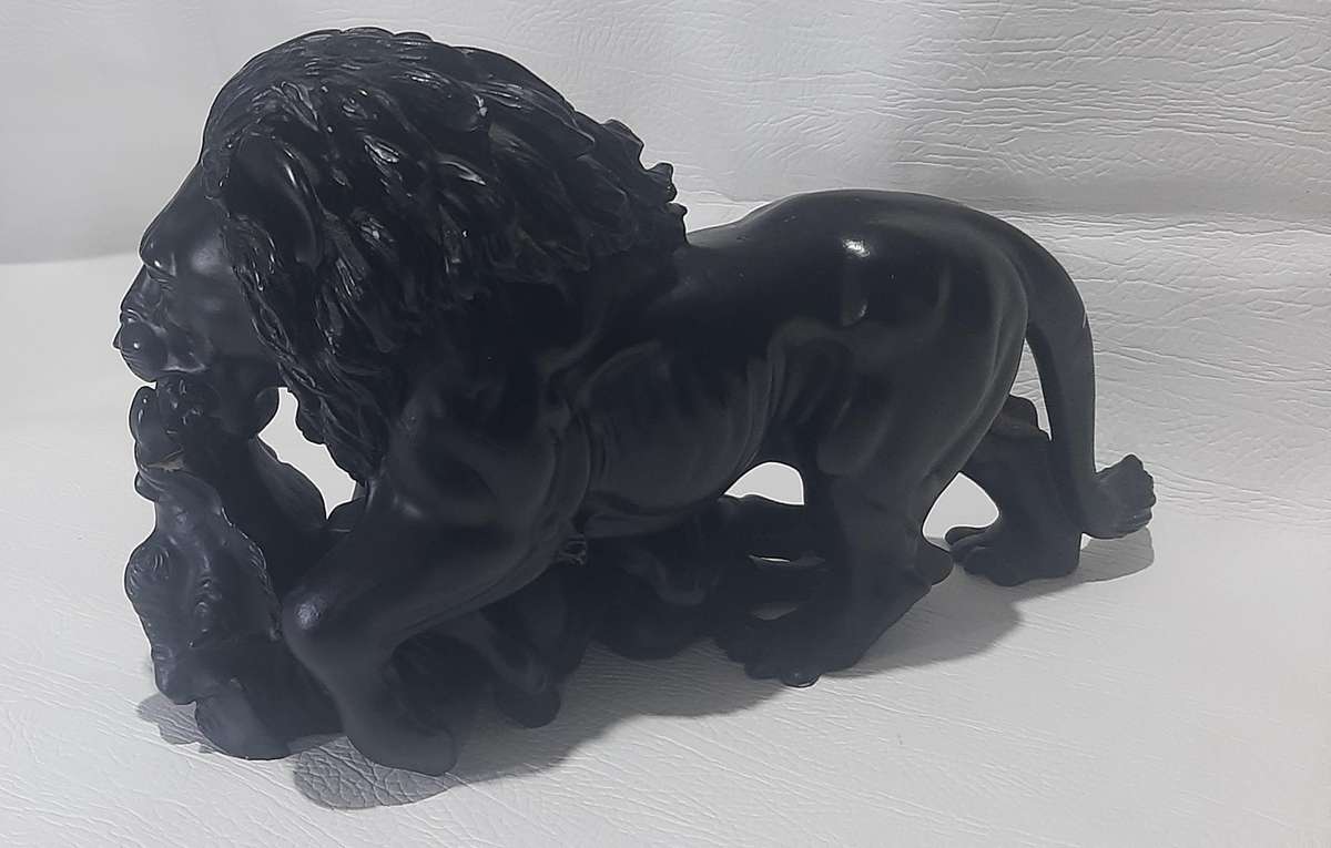 MAJESTIC LION vs WARTHOG RESIN SCULPTURE - EXQUISITE WILDLIFE ART