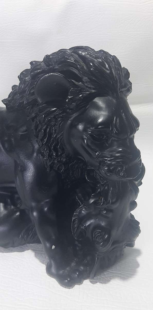 MAJESTIC LION vs WARTHOG RESIN SCULPTURE - EXQUISITE WILDLIFE ART