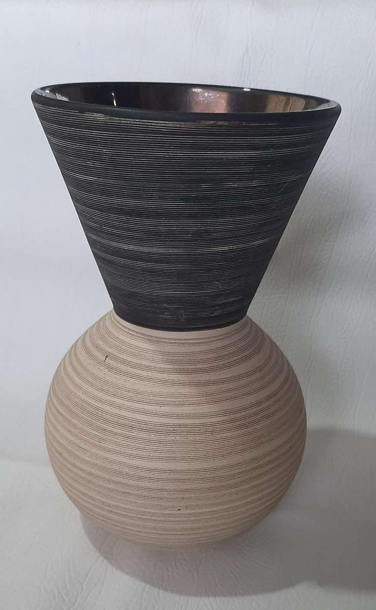 UNIQUE HANDCRAFTED CERAMIC VASE - STUNNING TEXTURED DESIGN WITH BRONZE INTERIOR