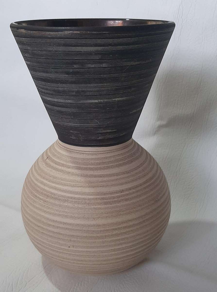 UNIQUE HANDCRAFTED CERAMIC VASE - STUNNING TEXTURED DESIGN WITH BRONZE INTERIOR