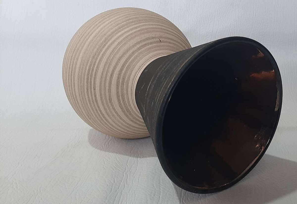 UNIQUE HANDCRAFTED CERAMIC VASE - STUNNING TEXTURED DESIGN WITH BRONZE INTERIOR