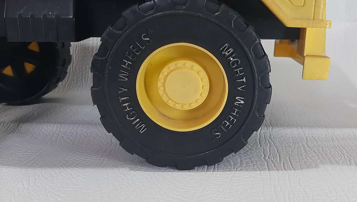 VINTAGE MIGHTY WHEELS CONSTRUCTION DUMP TRUCK - LARGE 40cm MODEL - HEAVY DUTY STEEL & PLASTIC