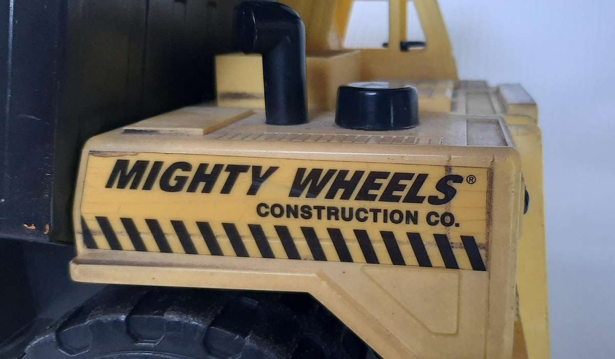 VINTAGE MIGHTY WHEELS CONSTRUCTION DUMP TRUCK - LARGE 40cm MODEL - HEAVY DUTY STEEL & PLASTIC
