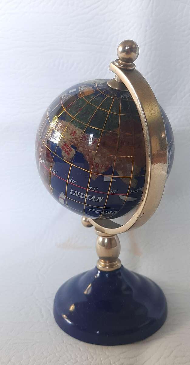 EXQUISITE SEMI-PRECIOUS STONE GLOBE - 15cm TALL MASTERPIECE
