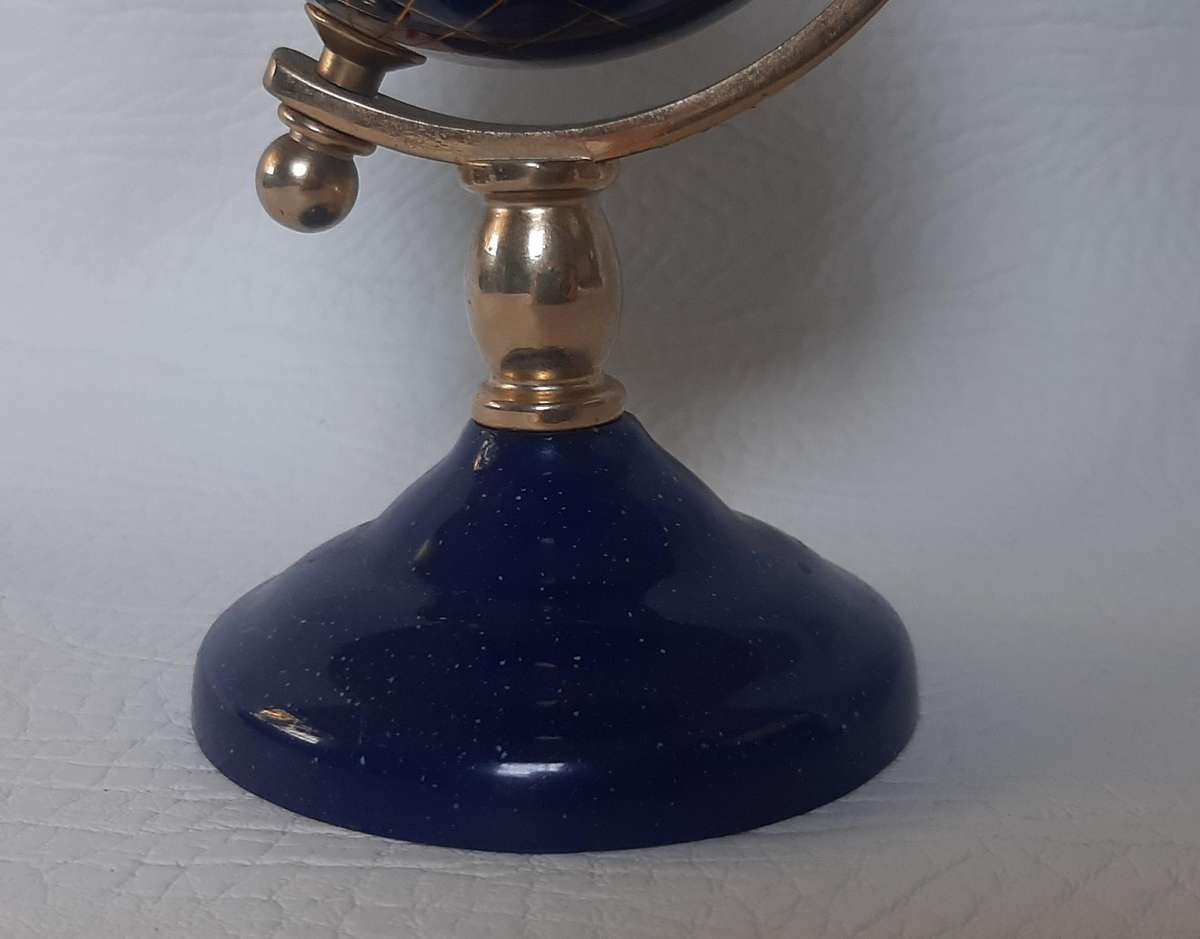 EXQUISITE SEMI-PRECIOUS STONE GLOBE - 15cm TALL MASTERPIECE