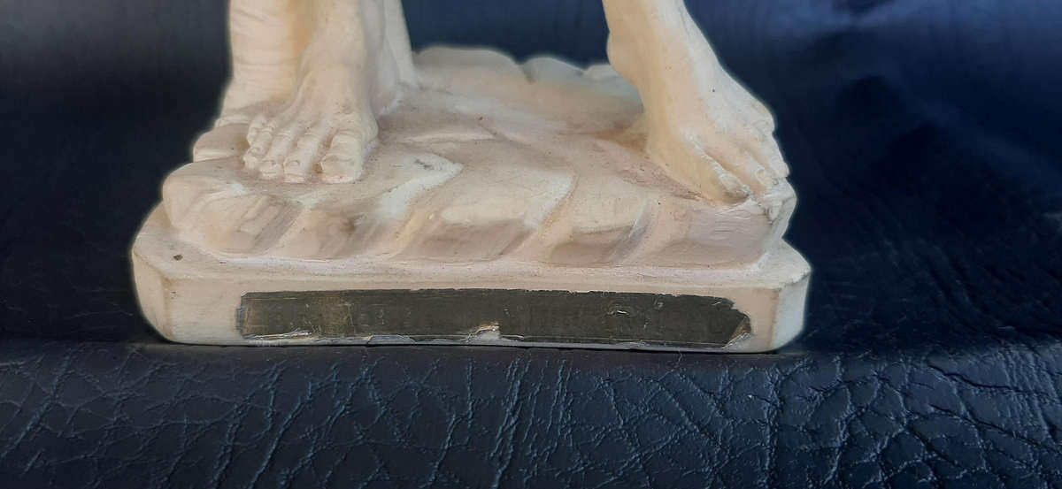 CLASSIC 24cm IVORINE DAVID STATUE - BOLD, MINIMALIST ELEGANCE