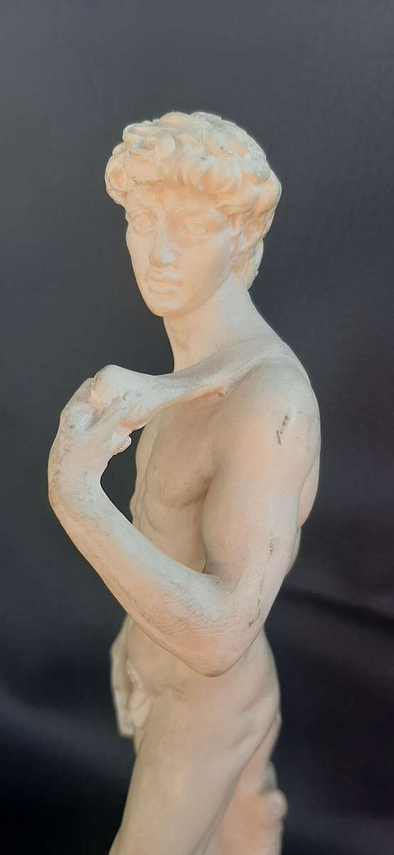CLASSIC 24cm IVORINE DAVID STATUE - BOLD, MINIMALIST ELEGANCE