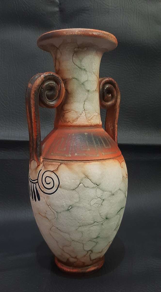 GREEK MYTHOLOGY-INSPIRED CERAMIC VASE  TIMELESS BEAUTY IN EXCELLENT CONDITION