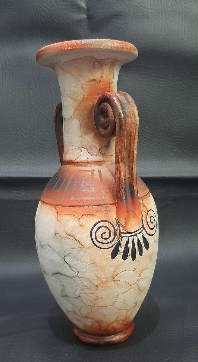 GREEK MYTHOLOGY-INSPIRED CERAMIC VASE  TIMELESS BEAUTY IN EXCELLENT CONDITION
