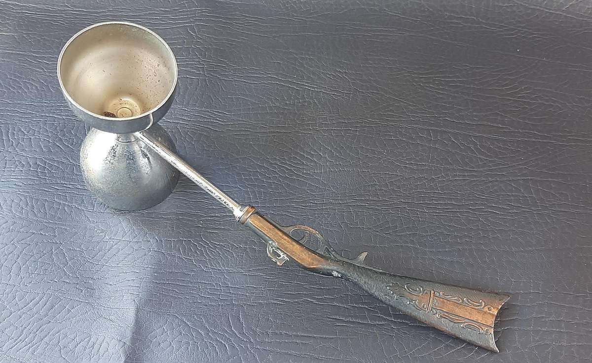 SHOTS FIRED  VINTAGE RIFLE TOT MEASURE (22 CM)