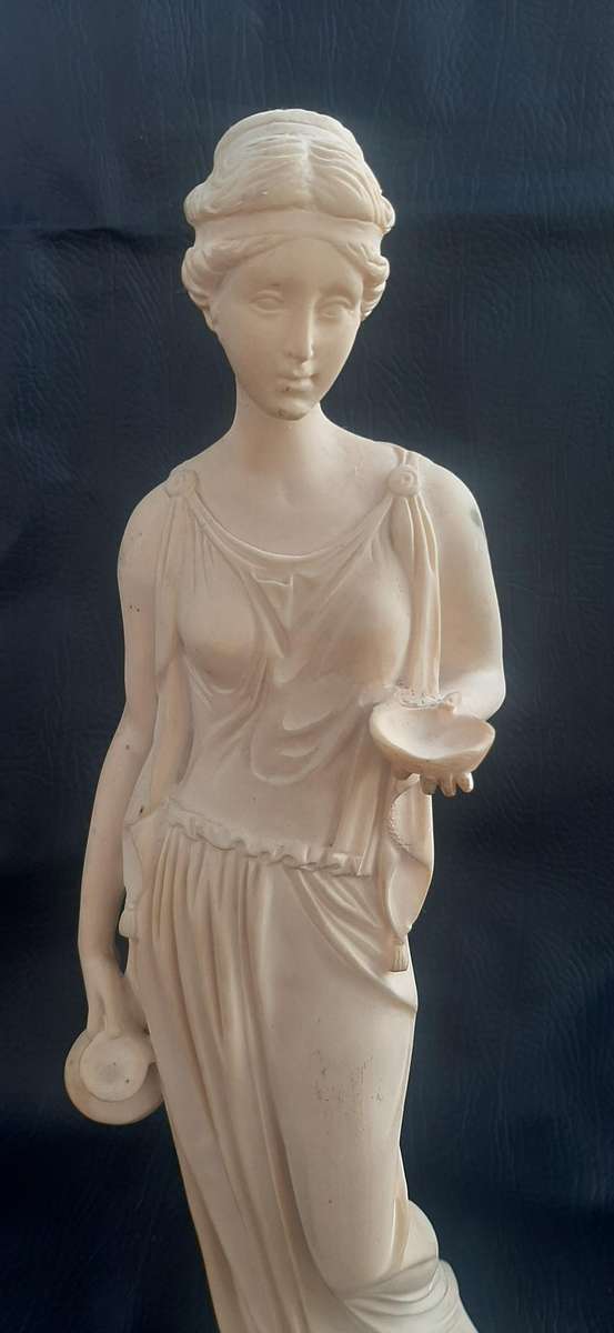 GRACE IN IVORINE: ARTA FINA LADY STATUE (40CM)