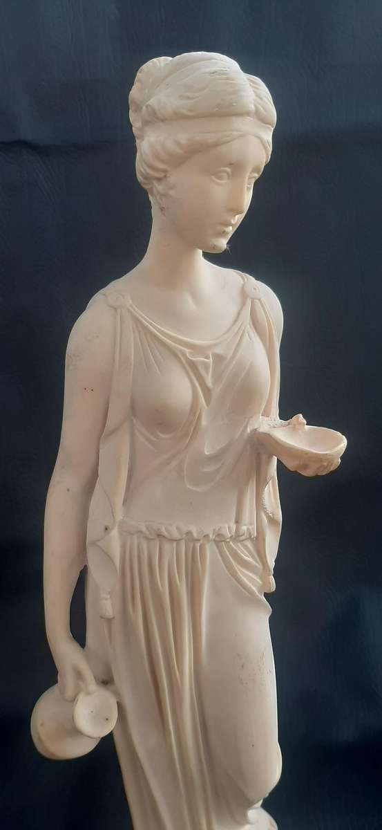 GRACE IN IVORINE: ARTA FINA LADY STATUE (40CM)