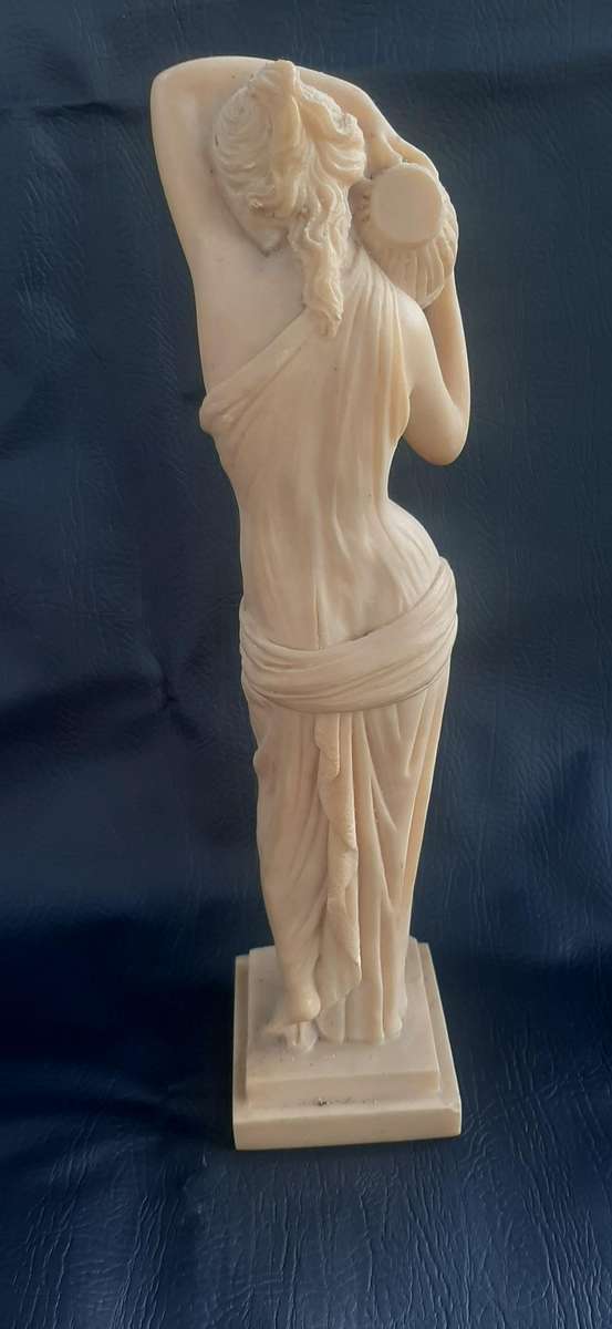 WATER BEARER  CLASSICAL LADY STATUE WITH VASE (39CM)