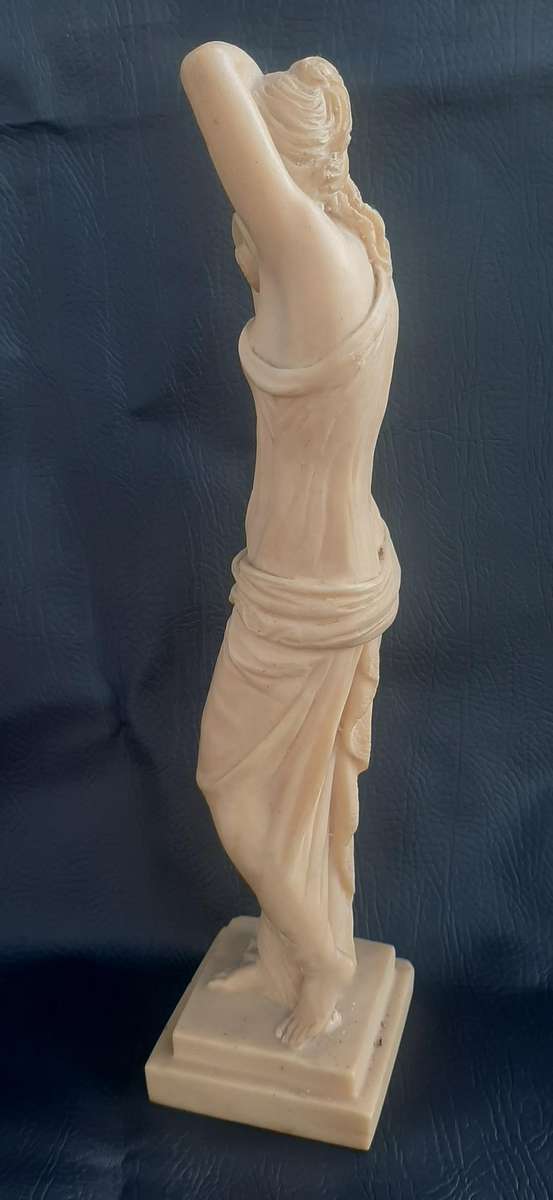 WATER BEARER  CLASSICAL LADY STATUE WITH VASE (39CM)