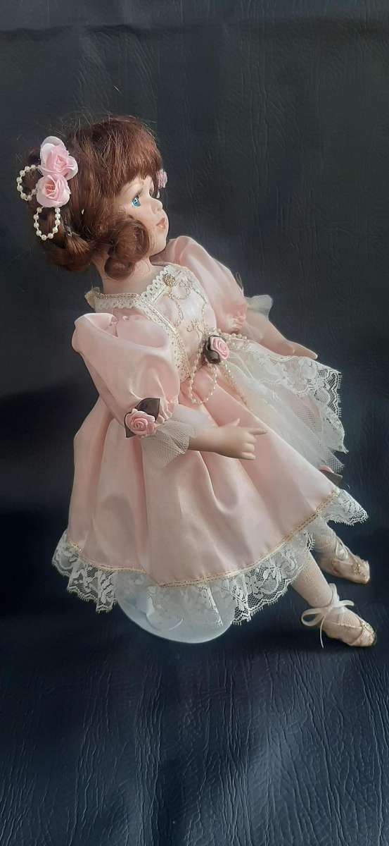 LEONARDO ROSE  PORCELAIN VICTORIAN DOLL WITH LACE STAND (38CM)