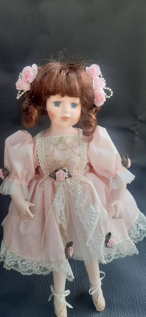 LEONARDO ROSE  PORCELAIN VICTORIAN DOLL WITH LACE STAND (38CM)