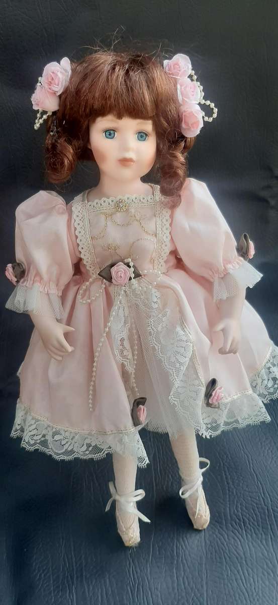 LEONARDO ROSE  PORCELAIN VICTORIAN DOLL WITH LACE STAND (38CM)
