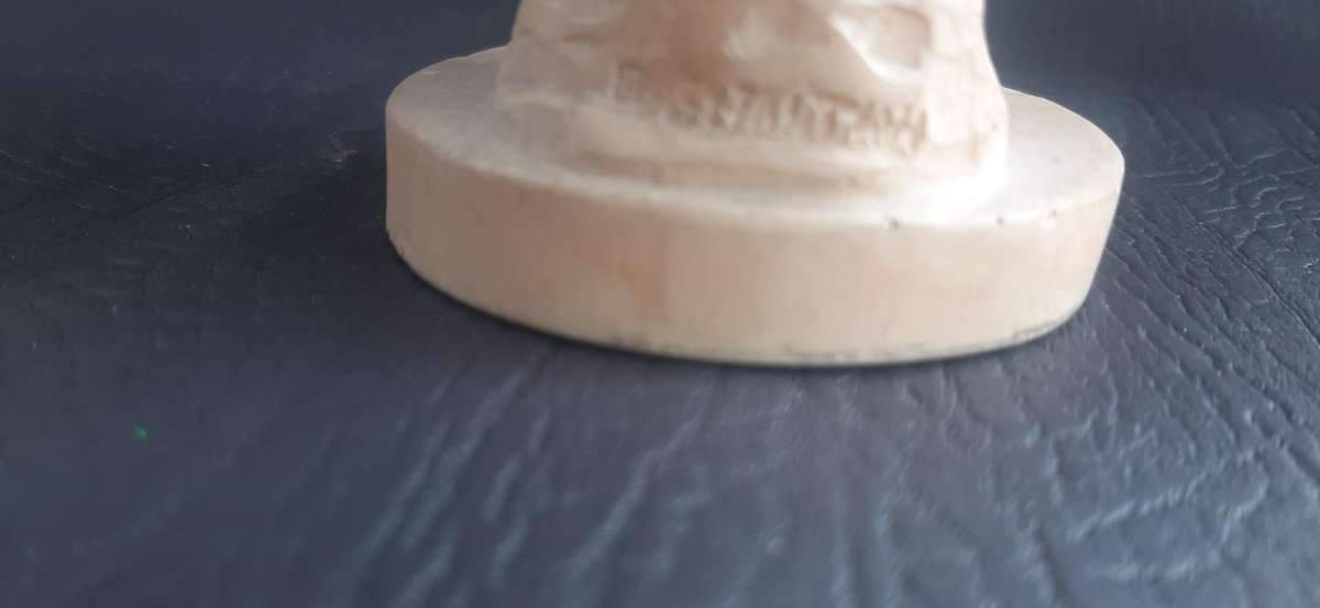 CONTEMPLATION IN IVORY  SANTINI IVORINE NUDE FIGURE FROM ITALY (16.5CM)