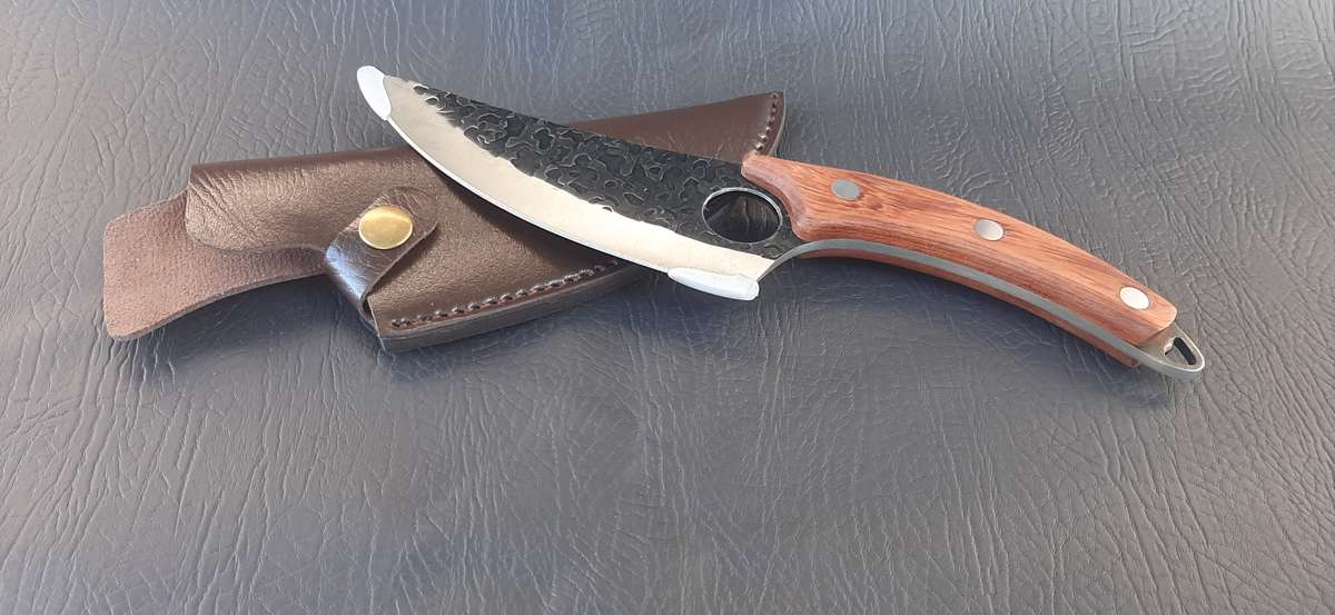 HUNTING & SKINNING KNIFE  DAMASCUS-STYLE BLADE WITH FINGER HOLE & FAUX LEATHER SHEATH