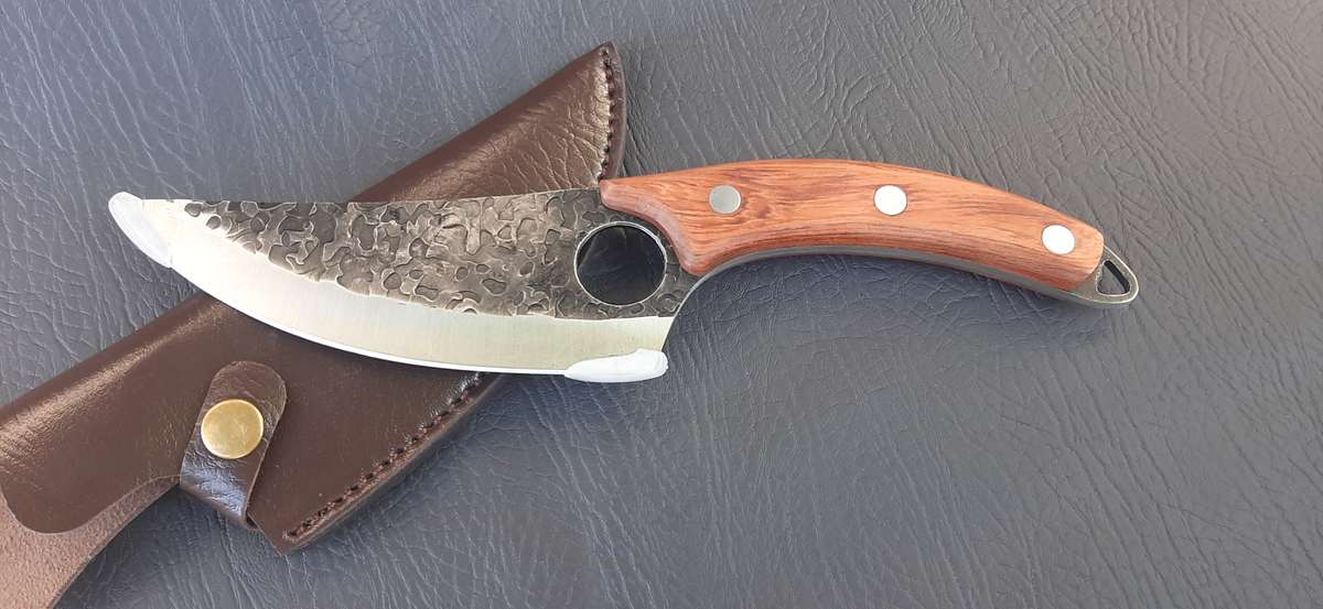 HUNTING & SKINNING KNIFE  DAMASCUS-STYLE BLADE WITH FINGER HOLE & FAUX LEATHER SHEATH