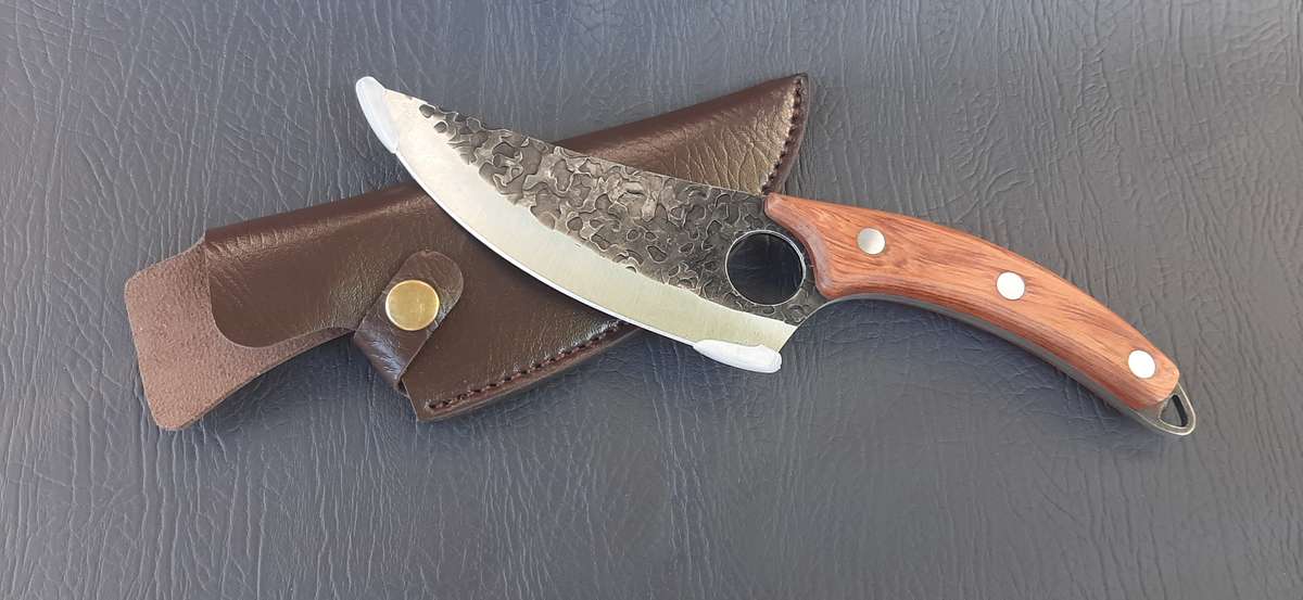 HUNTING & SKINNING KNIFE  DAMASCUS-STYLE BLADE WITH FINGER HOLE & FAUX LEATHER SHEATH