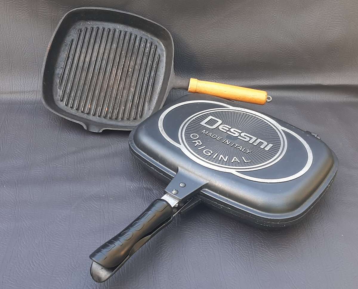 SECOND-HAND COOKWARE DUO  CAST IRON GRILL & DOUBLE-SIDED PAN