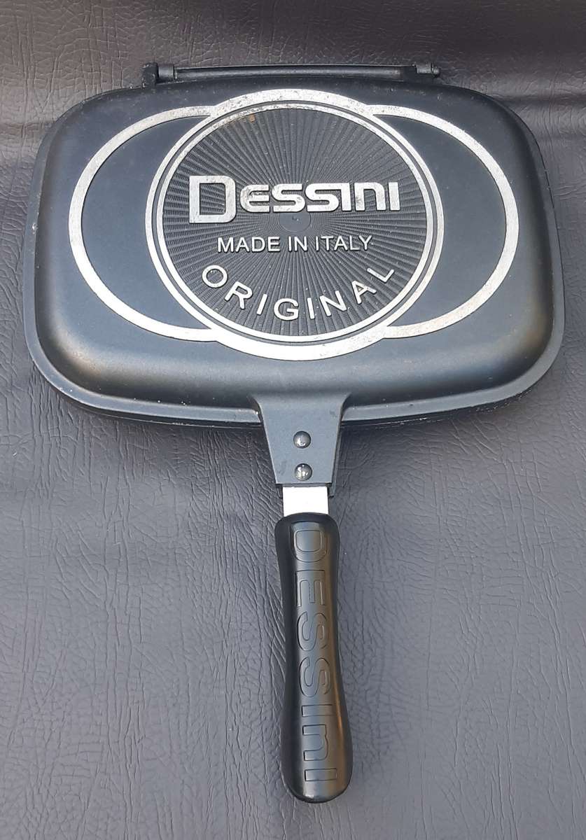 SECOND-HAND COOKWARE DUO  CAST IRON GRILL & DOUBLE-SIDED PAN