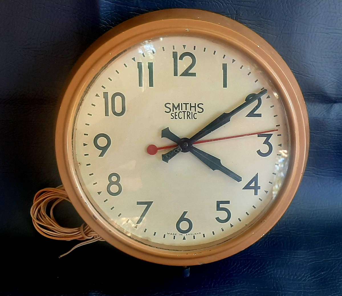 SMITHS SECTRIC  VINTAGE ENGLISH ELECTRIC WALL CLOCK (29CM DIAMETER, UNTESTED)
