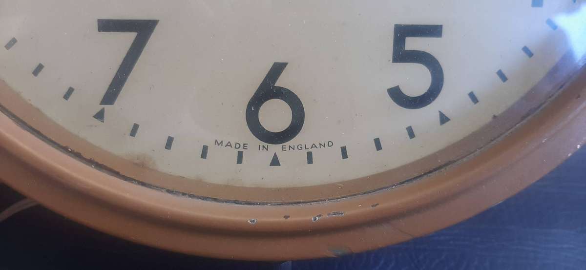 SMITHS SECTRIC  VINTAGE ENGLISH ELECTRIC WALL CLOCK (29CM DIAMETER, UNTESTED)