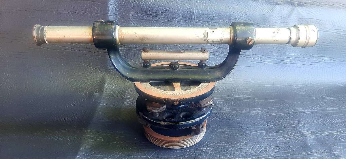 VINTAGE THEODOLITE  HEAVY METAL BODY, STAINLESS SCOPE, WORKING OPTICS (32CM)