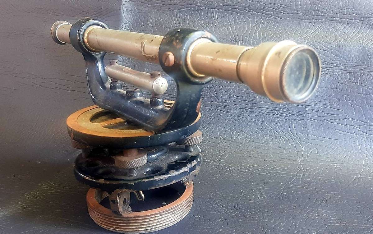VINTAGE THEODOLITE  HEAVY METAL BODY, STAINLESS SCOPE, WORKING OPTICS (32CM)