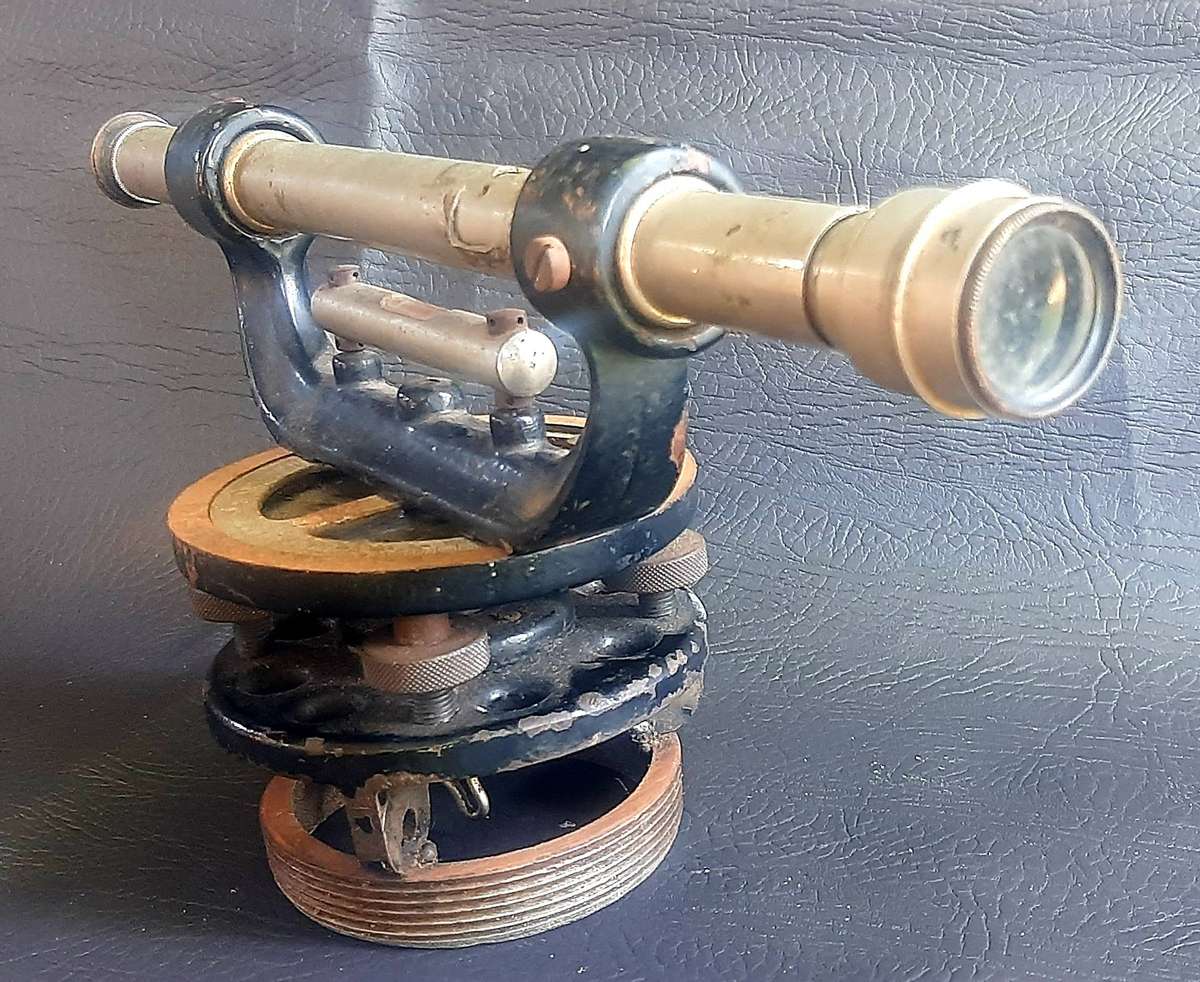 VINTAGE THEODOLITE  HEAVY METAL BODY, STAINLESS SCOPE, WORKING OPTICS (32CM)