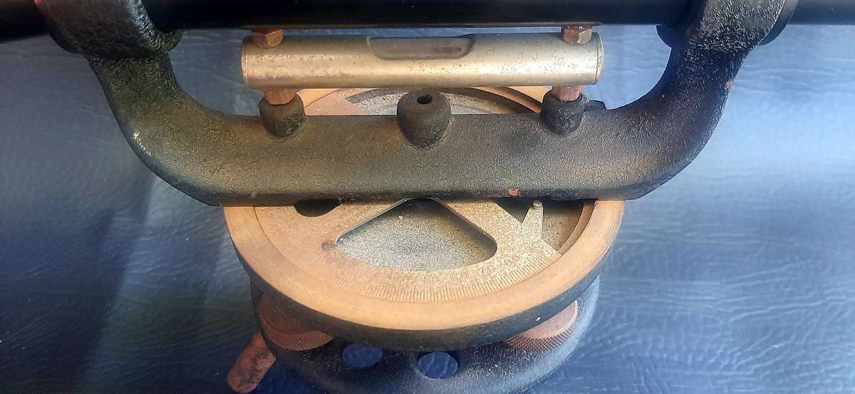 VINTAGE THEODOLITE  HEAVY METAL BODY, CRACKED LENS, WORKING OPTICS (32CM)