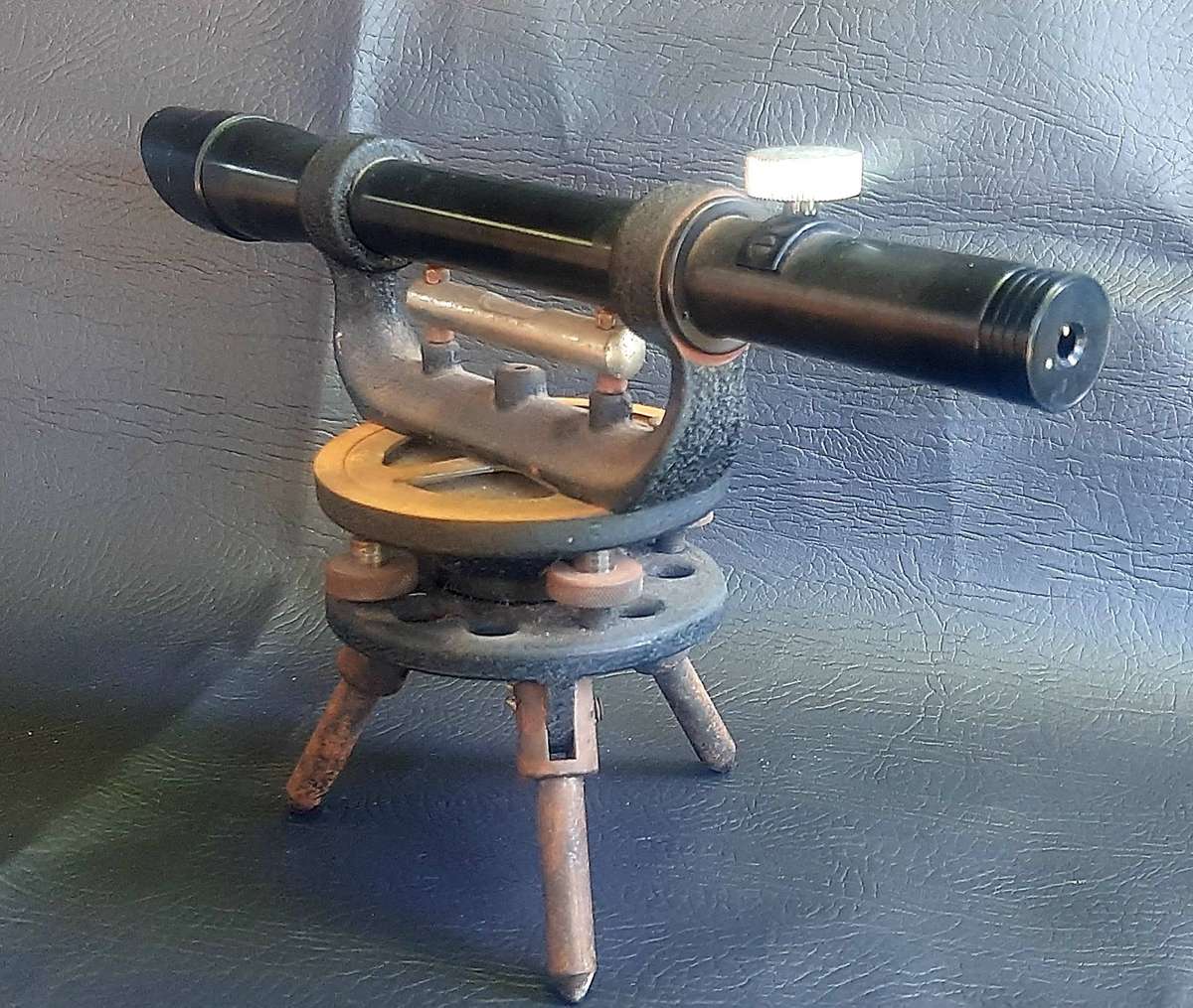 VINTAGE THEODOLITE  HEAVY METAL BODY, CRACKED LENS, WORKING OPTICS (32CM)
