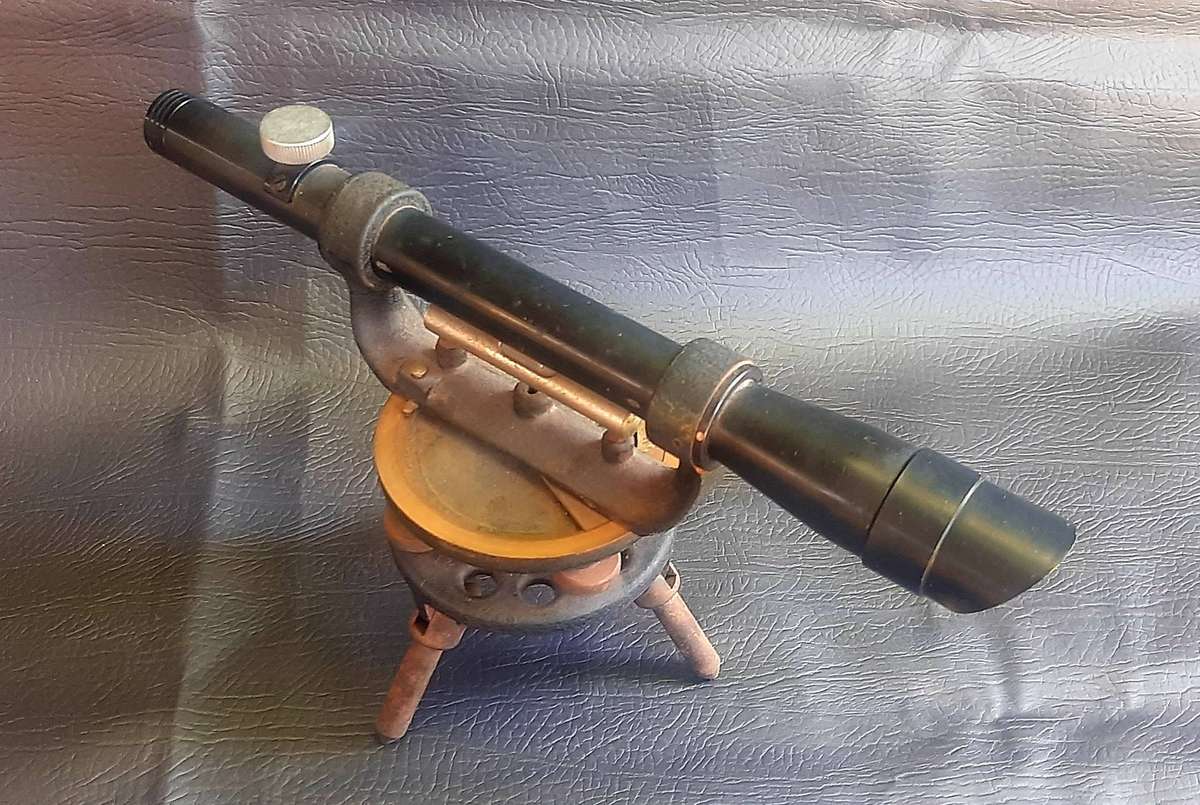 VINTAGE THEODOLITE  HEAVY METAL BODY, CRACKED LENS, WORKING OPTICS (32CM)