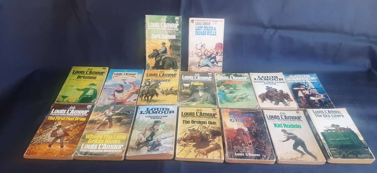 LOUIS LAMOUR PAPERBACK COLLECTION  16 WESTERN CLASSICS