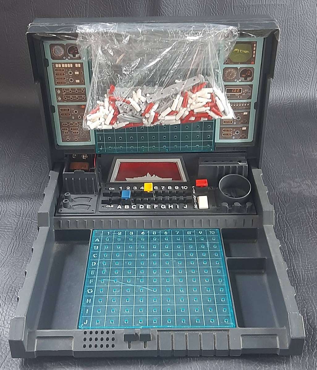 RARE 1980'S ELECTRONIC BATTLESHIPS GAME  RETRO STRATEGY CLASSIC