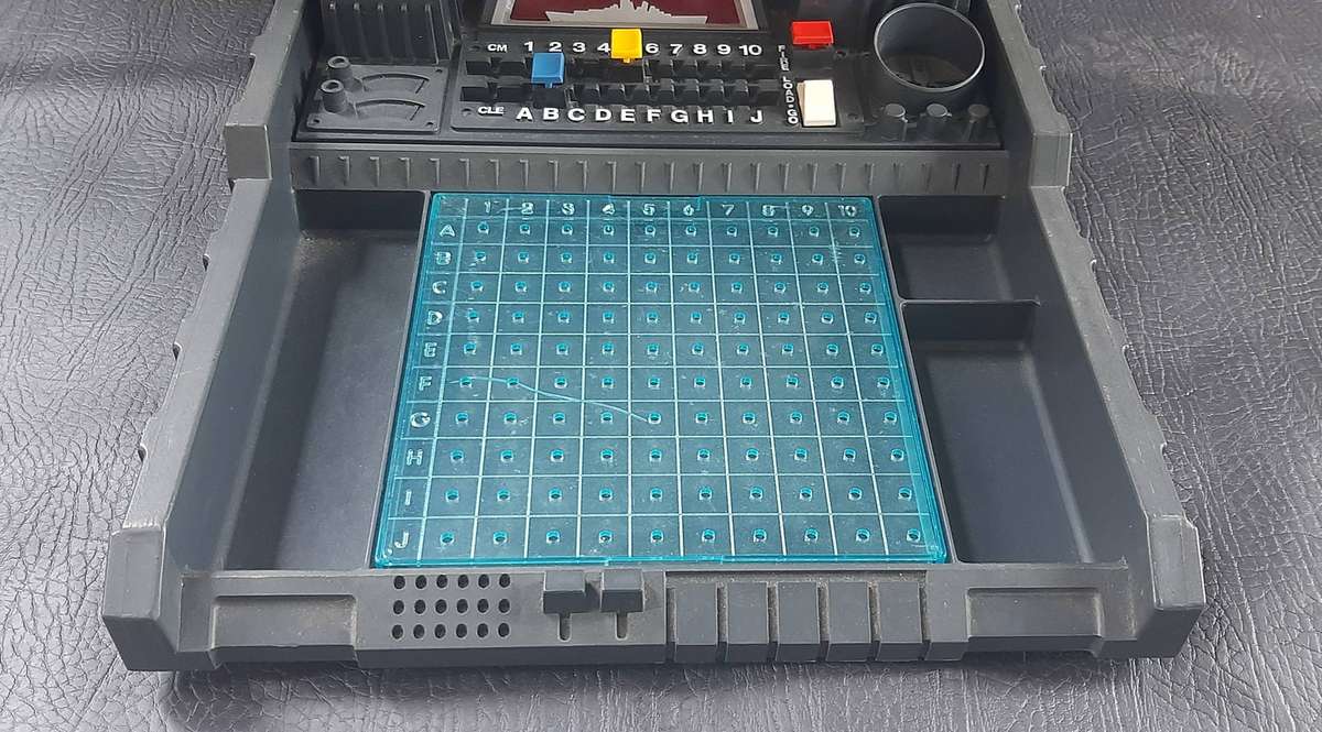 RARE 1980'S ELECTRONIC BATTLESHIPS GAME  RETRO STRATEGY CLASSIC