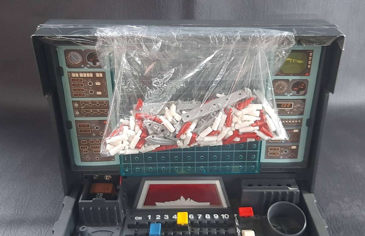 RARE 1980'S ELECTRONIC BATTLESHIPS GAME  RETRO STRATEGY CLASSIC