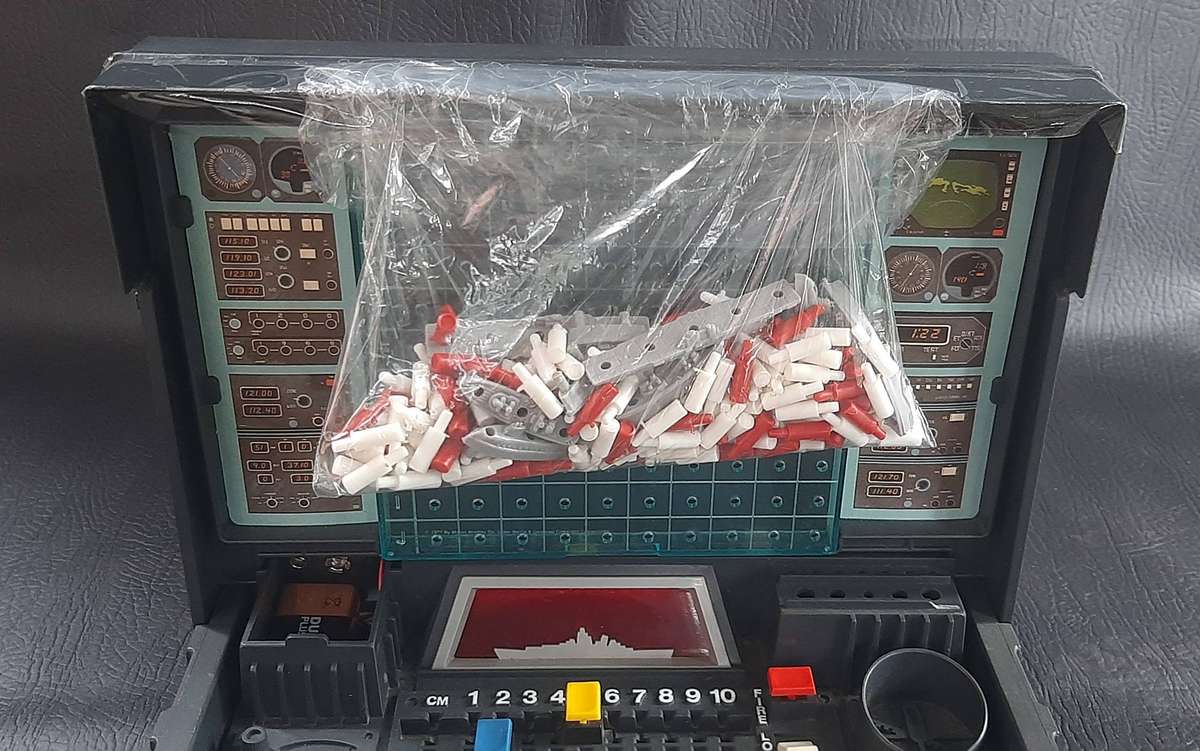 RARE 1980'S ELECTRONIC BATTLESHIPS GAME  RETRO STRATEGY CLASSIC