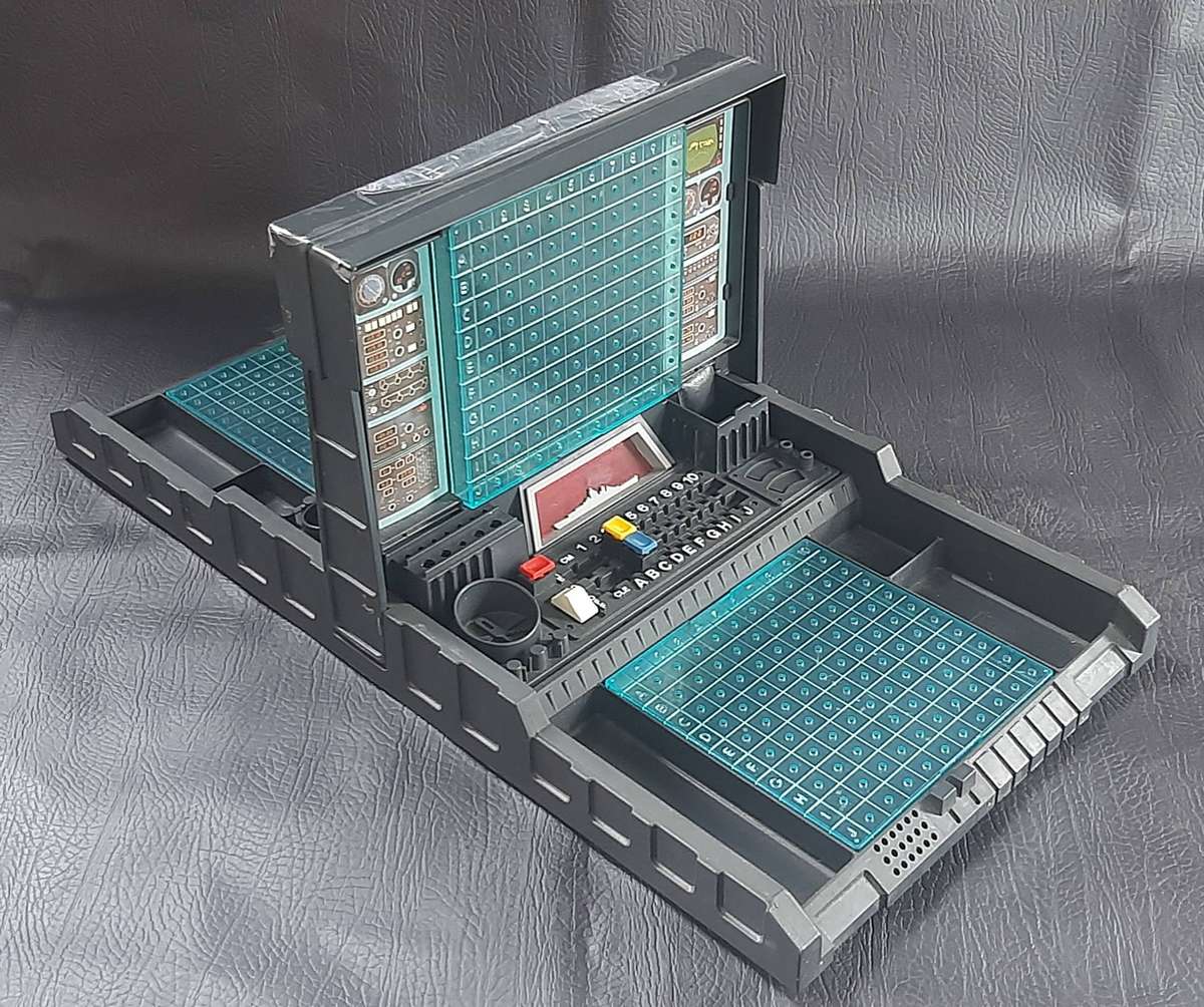 RARE 1980'S ELECTRONIC BATTLESHIPS GAME  RETRO STRATEGY CLASSIC