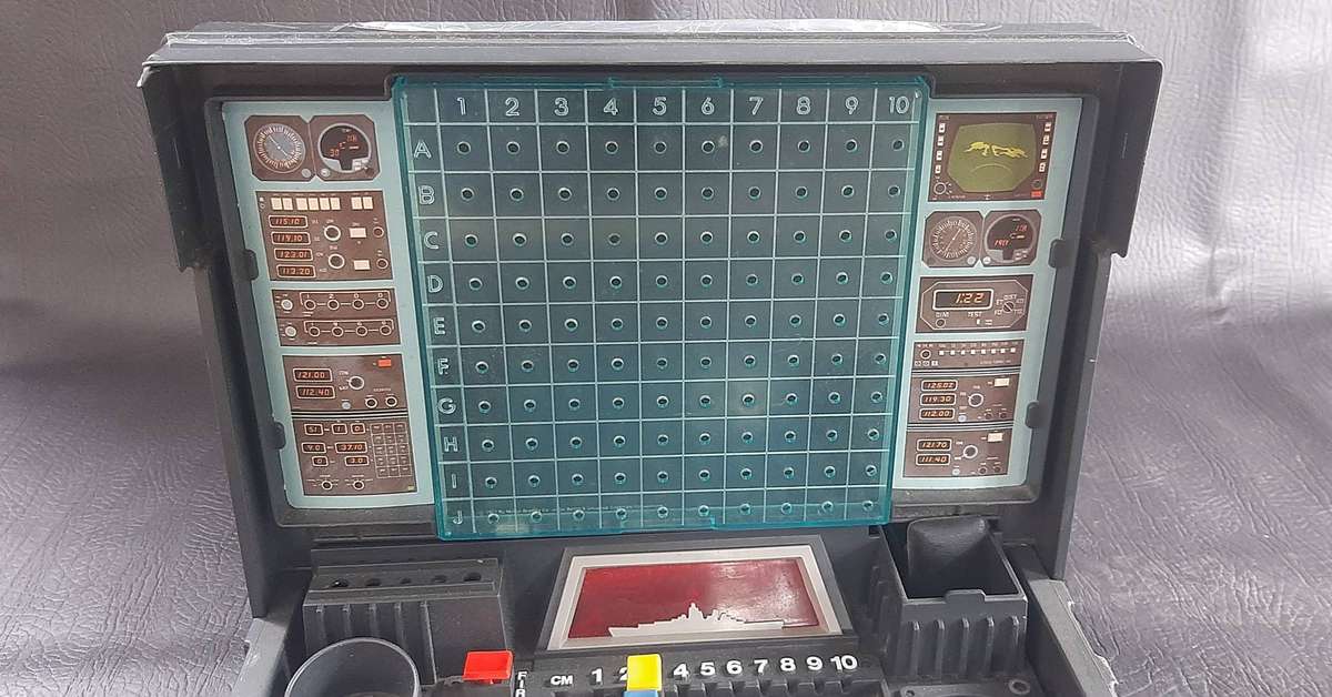 RARE 1980'S ELECTRONIC BATTLESHIPS GAME  RETRO STRATEGY CLASSIC