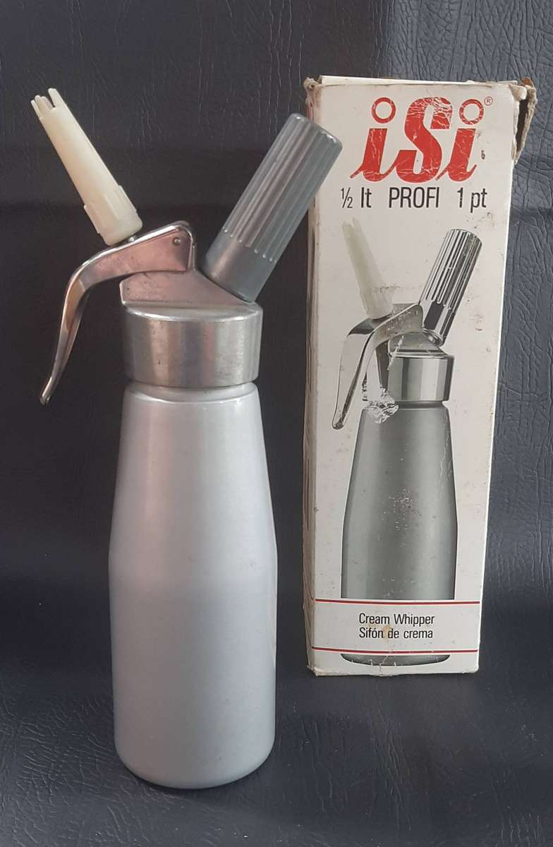 ISI WHIPPED CREAM DISPENSER  PROFESSIONAL GRADE, RETAILS FOR R3000