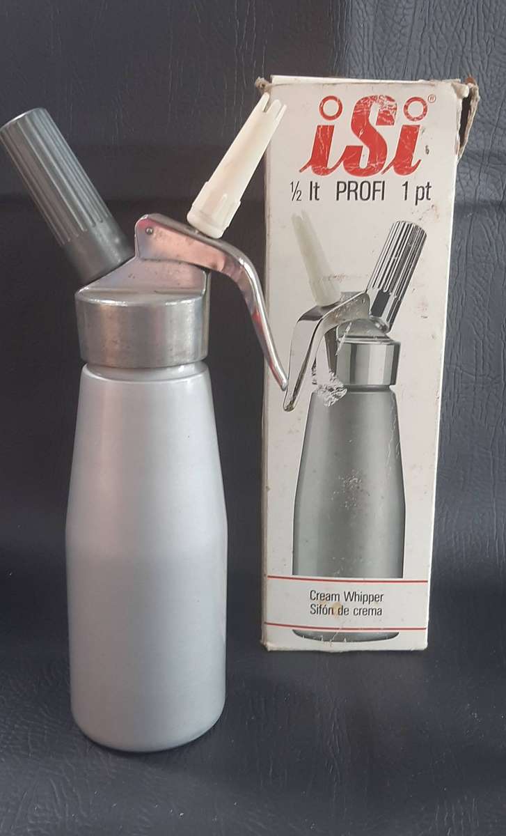 ISI WHIPPED CREAM DISPENSER  PROFESSIONAL GRADE, RETAILS FOR R3000