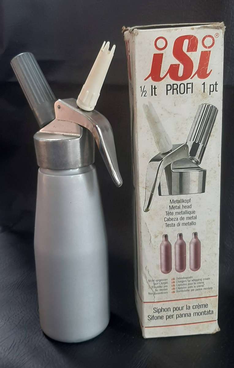 ISI WHIPPED CREAM DISPENSER  PROFESSIONAL GRADE, RETAILS FOR R3000