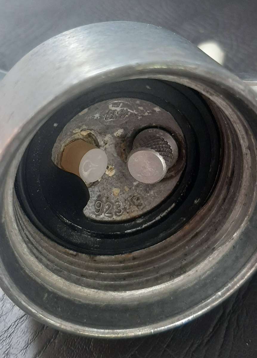 ISI WHIPPED CREAM DISPENSER  PROFESSIONAL GRADE, RETAILS FOR R3000