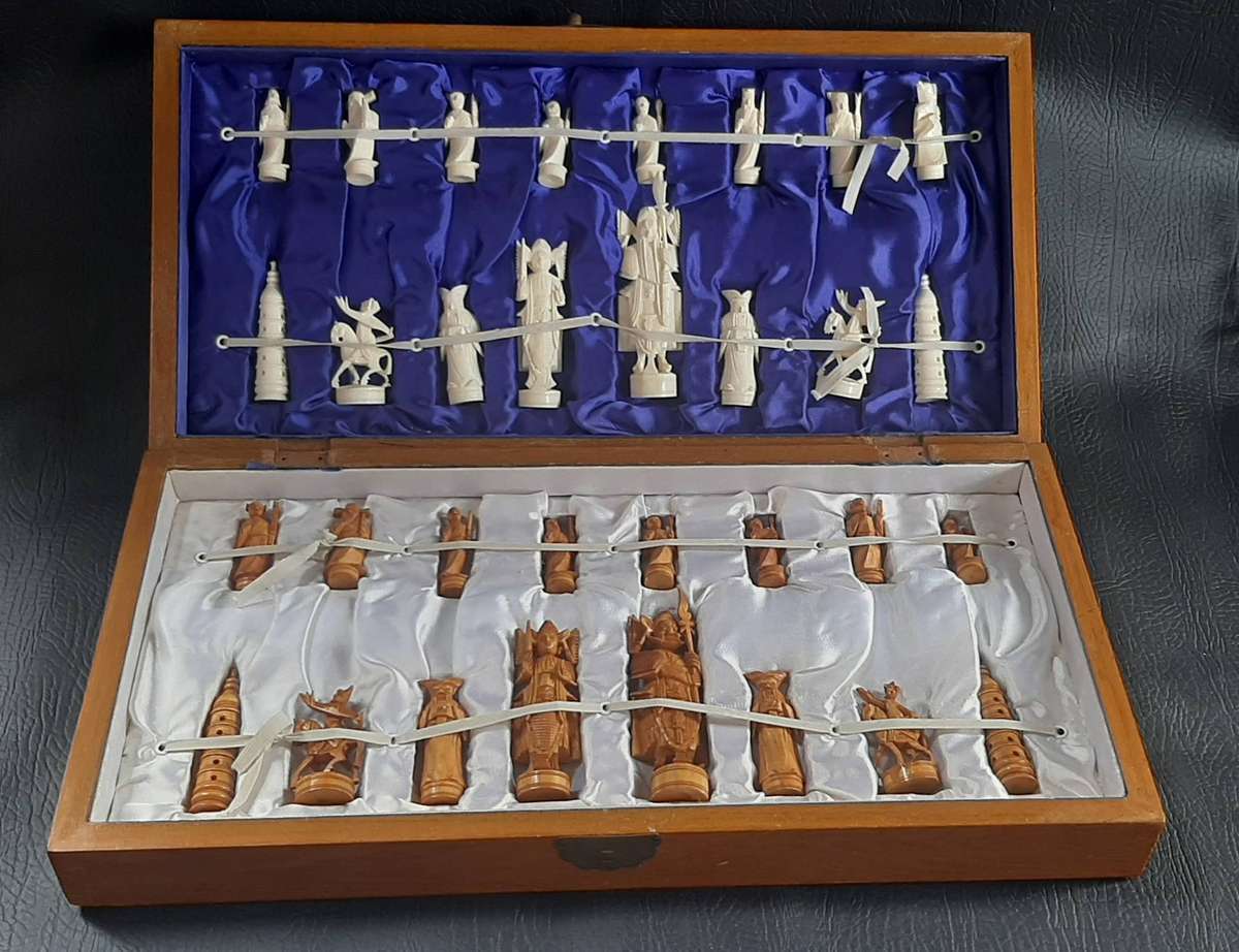 VINTAGE ORIENTAL CHESS SET  LARGE BOARD, SCULPTED RESIN PIECES, IVORY FEEL