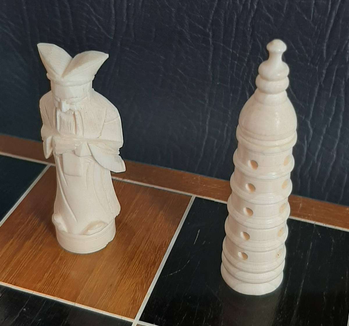 VINTAGE ORIENTAL CHESS SET  LARGE BOARD, SCULPTED RESIN PIECES, IVORY FEEL
