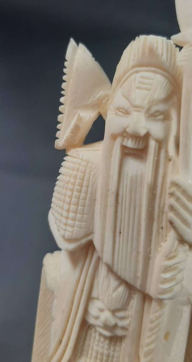 VINTAGE ORIENTAL CHESS SET  LARGE BOARD, SCULPTED RESIN PIECES, IVORY FEEL